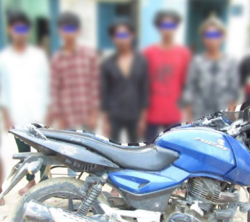 प्रेमिकालाई जन्मदिन मनाउन बोलाए, साथीसँग मिलेर सामूहिक बलात्कार गरे